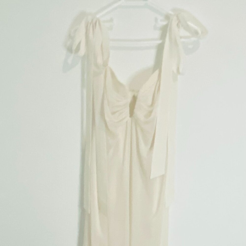 Alexis Dali Elegant Summer Dress in Gardenia Standout Piece - Picture 5 of 17